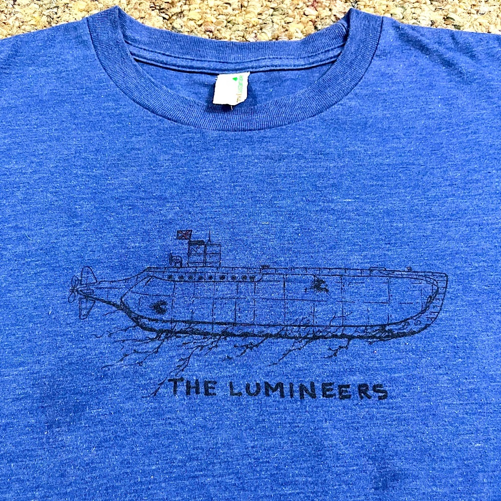 🎸 ‘13 The Lumineers Band Submarine Ship Soft Red Flag Indigo Blue Tee Shirt